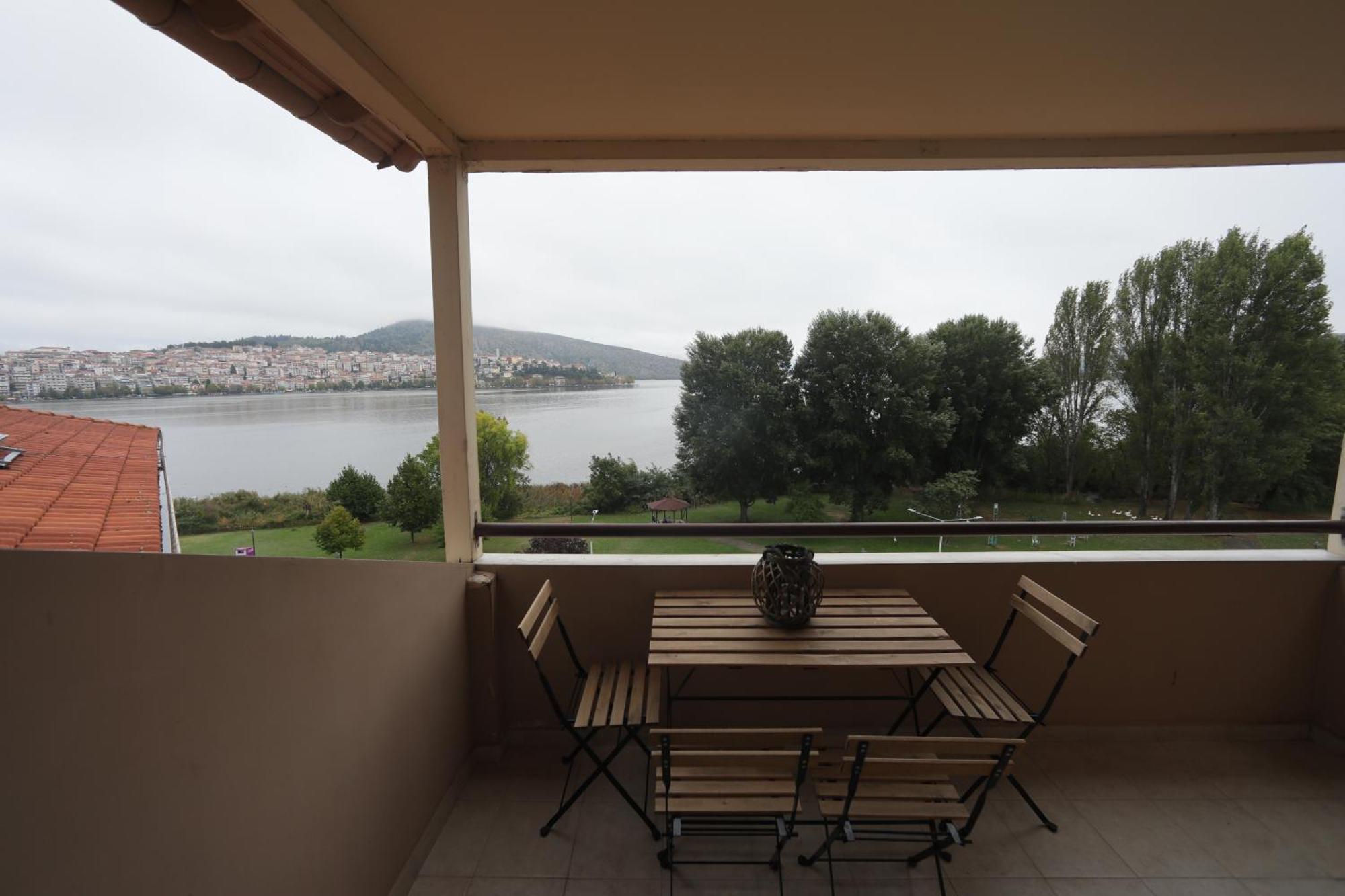 Lida'S Apartment Lake View Kastoria Luaran gambar